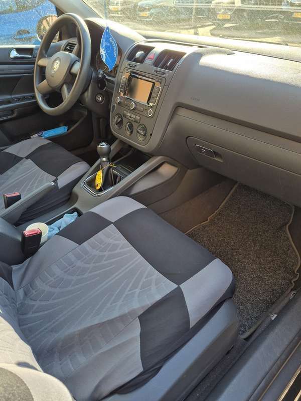 Gebruikt 2004 VW Golf IV Comfortline Sedan | € 2.200 (Iets duurder) - Afbeelding 1/4