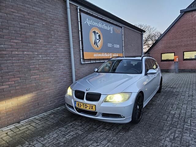 Grijs Gebruikt 2005 BMW 325 Executive Stationwagen | € 2.995 (Super prijs) - Afbeelding 1/4