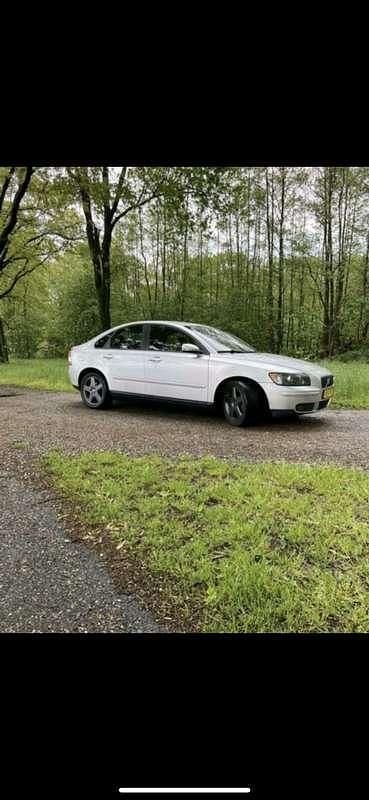 Grijs Gebruikt 2004 Volvo S40 Momentum Sedan | € 999 (Goede deal) - Afbeelding 1/4