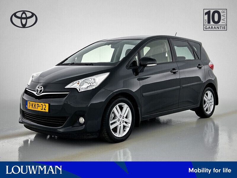 Zwart Gebruikt 2013 Toyota Verso-S MPV | € 12.445 (Eerlijke prijs) - Afbeelding 1/3