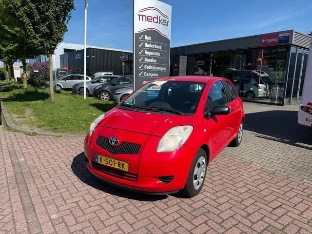 Rood Gebruikt 2007 Toyota Yaris Hatchback | € 2.850 (Eerlijke prijs) - Afbeelding 1/4