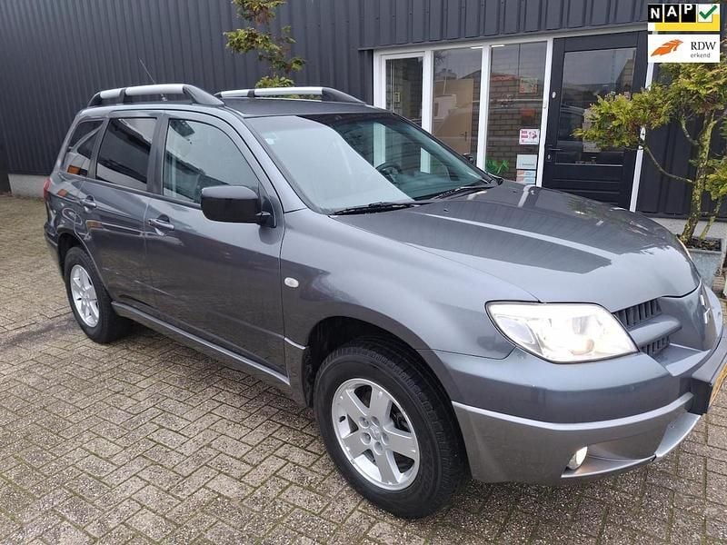 Grijs (metallic) Occasion 2008 Mitsubishi Outlander SUV | € 1.999 (Goede deal) - Afbeelding 1/4