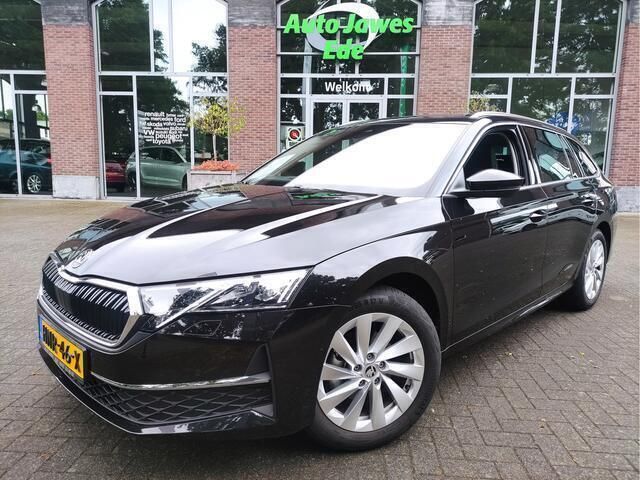 Zwart Gebruikt 2024 Skoda Octavia Business Line Stationwagen | € 33.835 (Eerlijke prijs) - Afbeelding 1/4