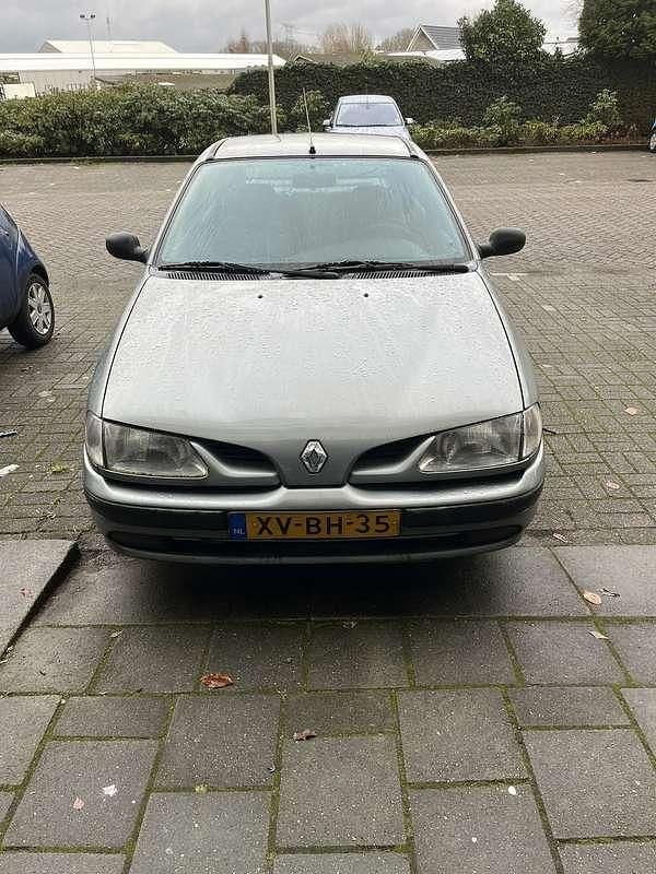 Occasion Renault Mégane 75 PK (55 kW) 1999 Grijs Hatchback