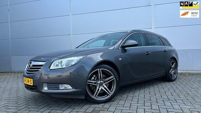 Grijs Gebruikt 2010 Opel Insignia Sport Stationwagen | € 7.750 (Iets duurder) - Afbeelding 1/4