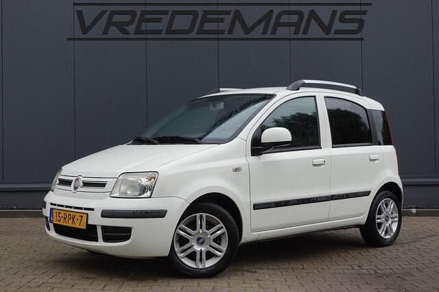 Wit, metallic lak Gebruikt 2011 Fiat Panda Hatchback | € 1.950 (Goede deal) - Afbeelding 1/4