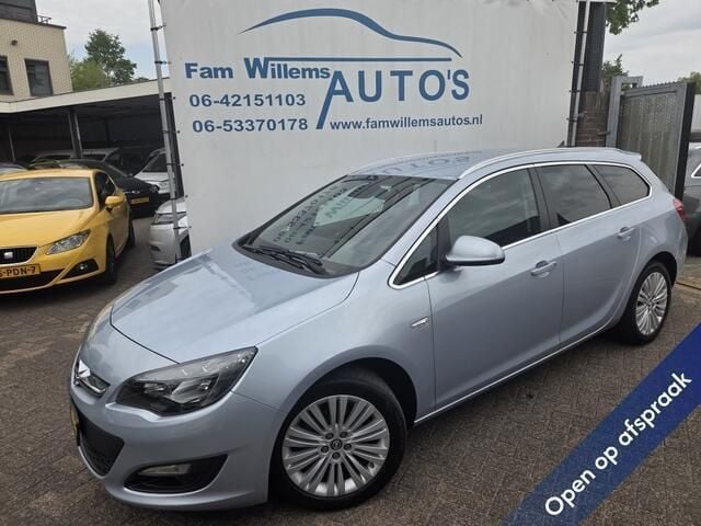 Grijs, metallic lak Gebruikt 2014 Opel Astra Design Edition Stationwagen | € 6.446 (Goede deal) - Afbeelding 1/3