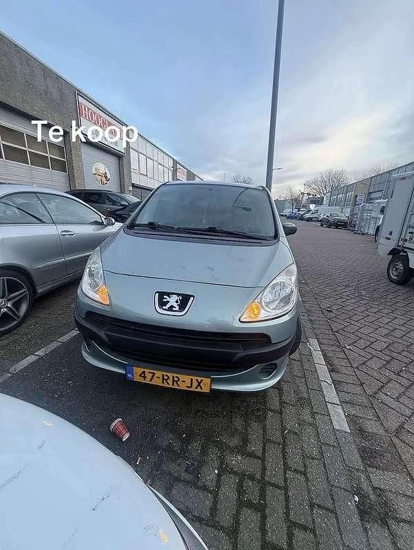 Grijs Occasion 2005 Peugeot 1007 MPV | € 2.750 (Eerlijke prijs) - Afbeelding 1/4