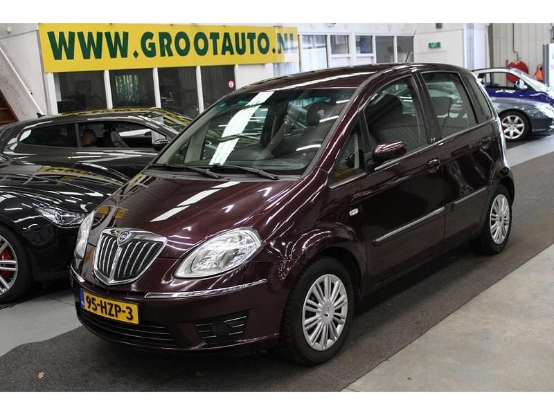 Paars Gebruikt 2009 Lancia Musa MPV | € 2.444 (Eerlijke prijs) - Afbeelding 1/4