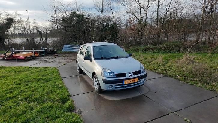 Occasion 2004 Renault Clio II | € 950 (Goede deal) - Afbeelding 1/4