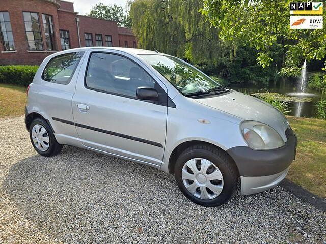 Grijs Gebruikt 2000 Toyota Yaris Terra Hatchback | € 899 (Iets duurder) - Afbeelding 1/4