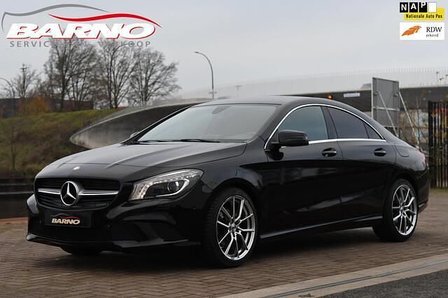 Zwart (metallic) Occasion 2014 Mercedes CLA180 Urban Sedan | € 14.999 (Eerlijke prijs) - Afbeelding 1/4