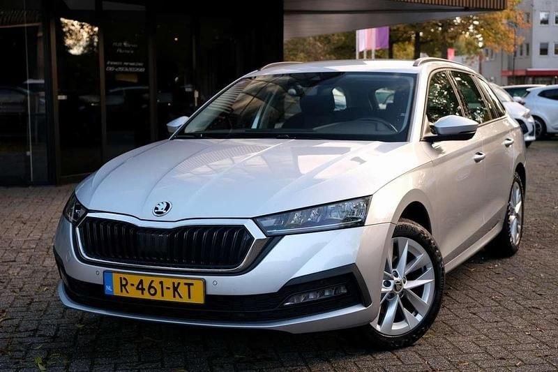 Grijs Gebruikt 2022 Skoda Octavia Business Line Stationwagen | € 19.950 (Super prijs) - Afbeelding 1/4