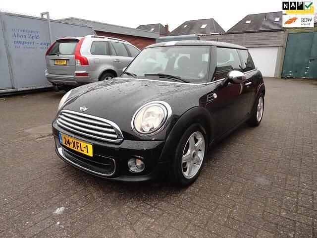 Zwart (metallic) Occasion 2012 Mini ONE Business Hatchback | € 3.950 (Goede deal) - Afbeelding 1/4