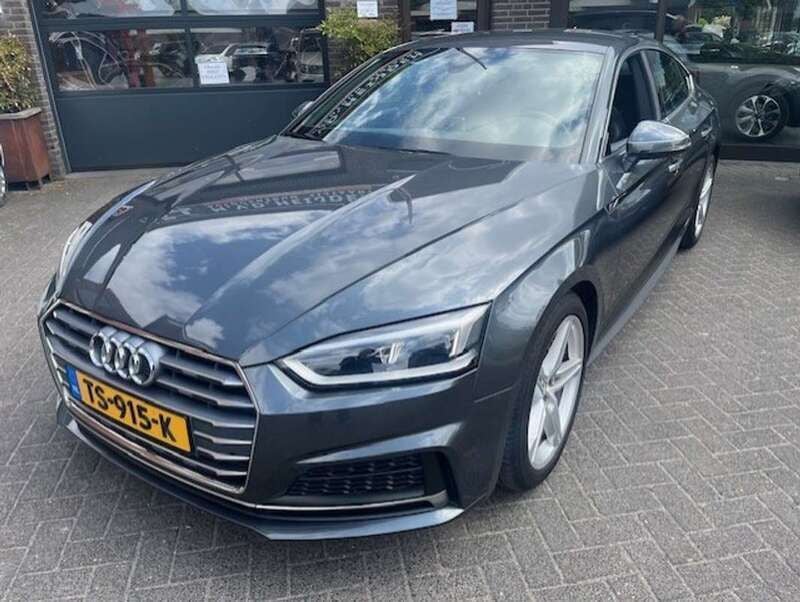 Grijs Gebruikt 2018 Audi A5 S-Line Coupé | € 26.950 (Eerlijke prijs) - Afbeelding 1/4