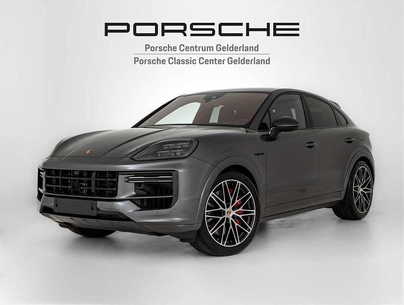Grijs Gebruikt 2024 Porsche Cayenne Turbo E-Hybrid SUV | € 184.900 - Afbeelding 1/4