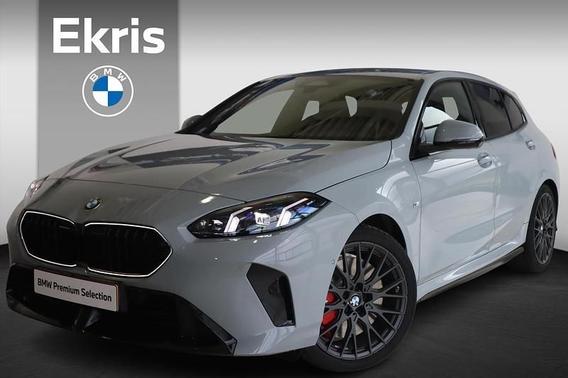 Grijs Gebruikt 2025 BMW 120 M Sport Hatchback | € 49.900 (Iets duurder) - Afbeelding 1/4