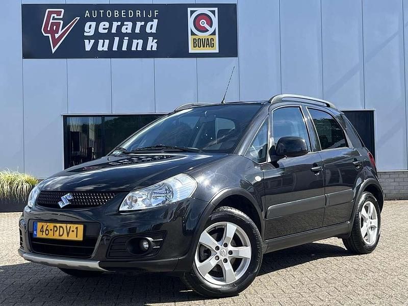 Zwart Gebruikt 2011 Suzuki SX4 Exclusive MPV | € 7.380 (Eerlijke prijs) - Afbeelding 1/4