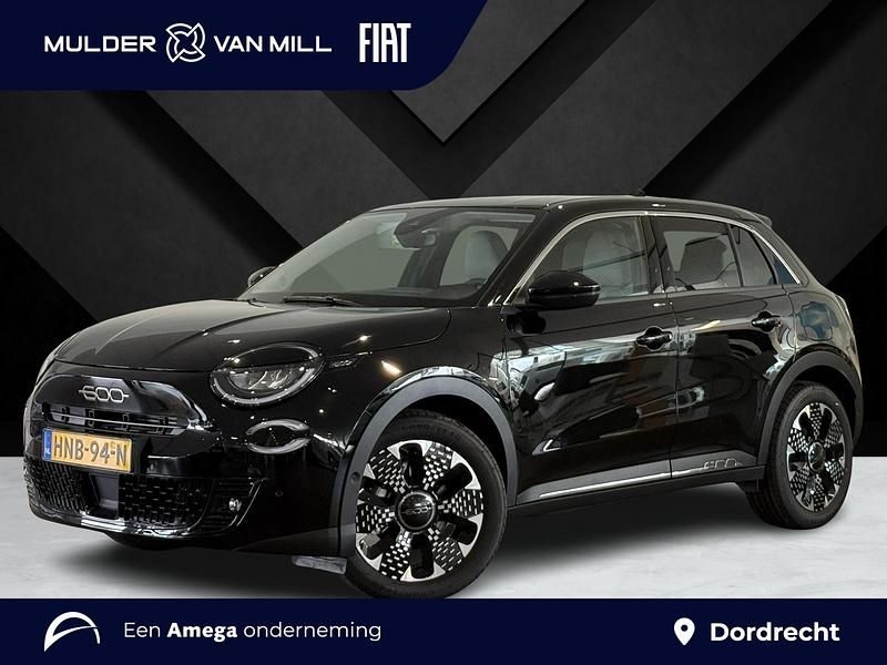 Zwart Nieuw 2025 Fiat 600E La Prima SUV | € 32.895 (Iets duurder) - Afbeelding 1/4
