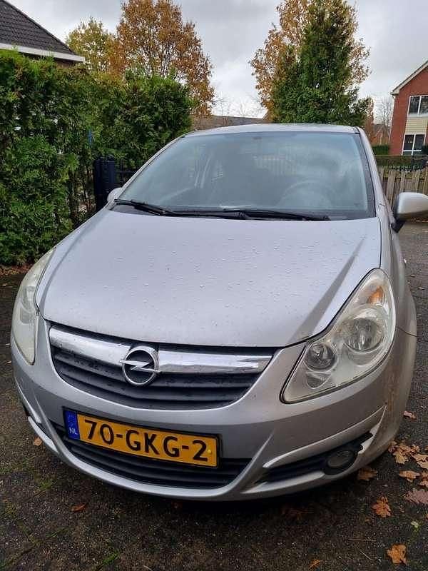Grijs Gebruikt 2008 Opel Corsa Enjoy MPV | € 1.550 (Goede deal) - Afbeelding 1/4