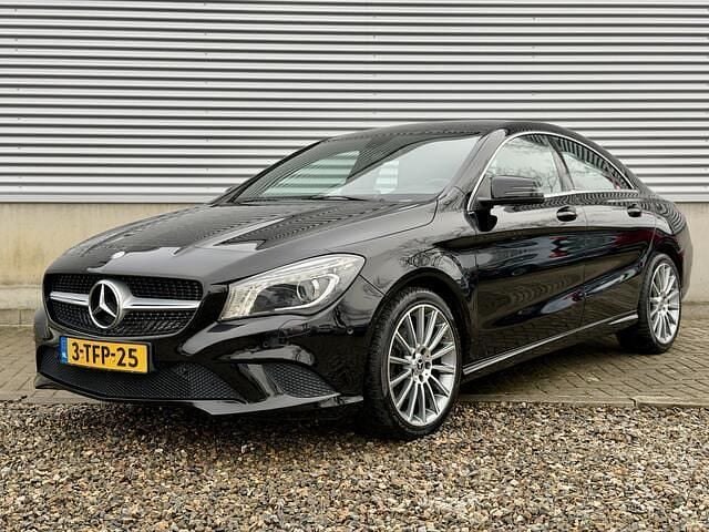 Zwart Occasion 2014 Mercedes CLA200 Ambition Sedan | € 14.445 (Eerlijke prijs) - Afbeelding 1/4