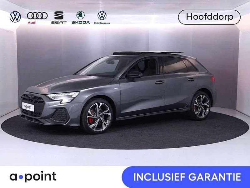 Grijs Nieuw 2025 Audi A3 Sportback e-tron Competition Hatchback | € 45.949 (Eerlijke prijs) - Afbeelding 1/3