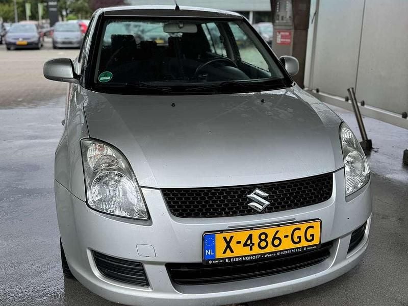 Zilver Gebruikt 2009 Suzuki Swift Hatchback | € 2.600 (Goede deal) - Afbeelding 1/4
