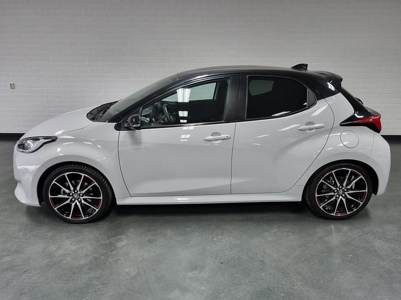 Occasion Toyota Yaris Hybrid Sport 91 PK (66 kW) 2024 Grijs Hatchback