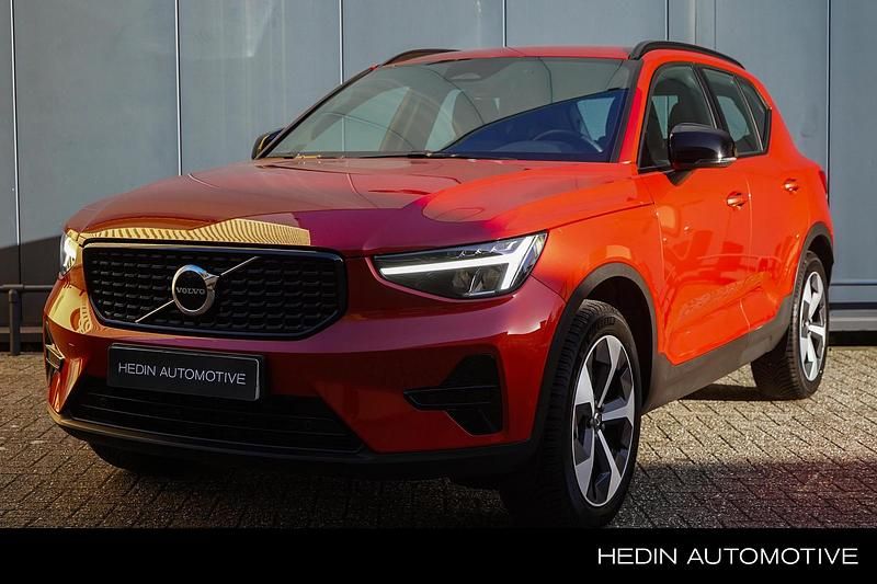Rood Occasion 2025 Volvo XC40 Plus SUV | € 46.995 (Duur) - Afbeelding 1/4