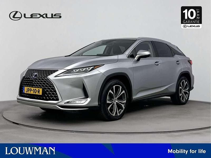 Grijs Occasion 2022 Lexus RX450h Luxury Line SUV | € 54.450 (Eerlijke prijs) - Afbeelding 1/4