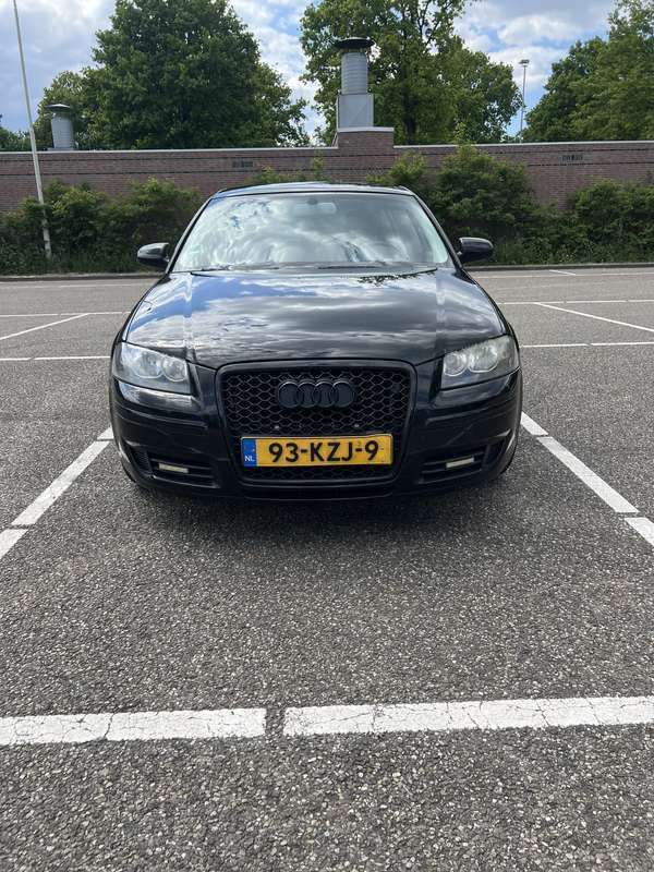 Zwart Gebruikt 2005 Audi A3 Attraction Hatchback | € 2.000 (Eerlijke prijs) - Afbeelding 1/4