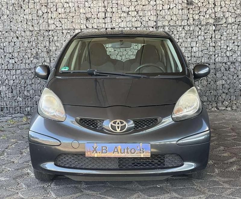 Occasion Toyota Aygo 68 PK (50 kW) 2006 Grijs Hatchback