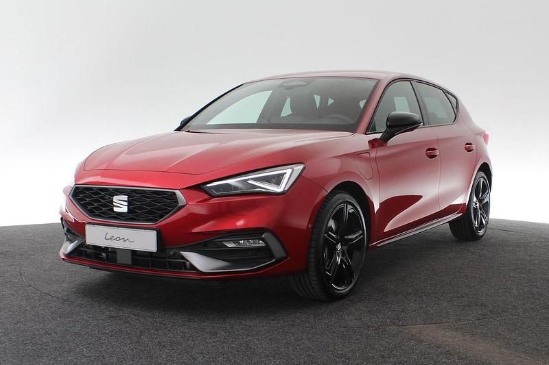 Nieuw Seat Leon Business 204 PK (150 kW) 2025 Rood Hatchback