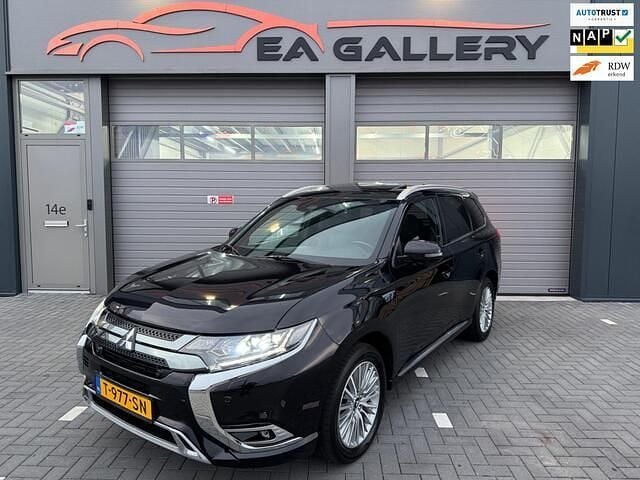 Zwart Gebruikt 2019 Mitsubishi Outlander Edition SUV | € 22.940 (Eerlijke prijs) - Afbeelding 1/4
