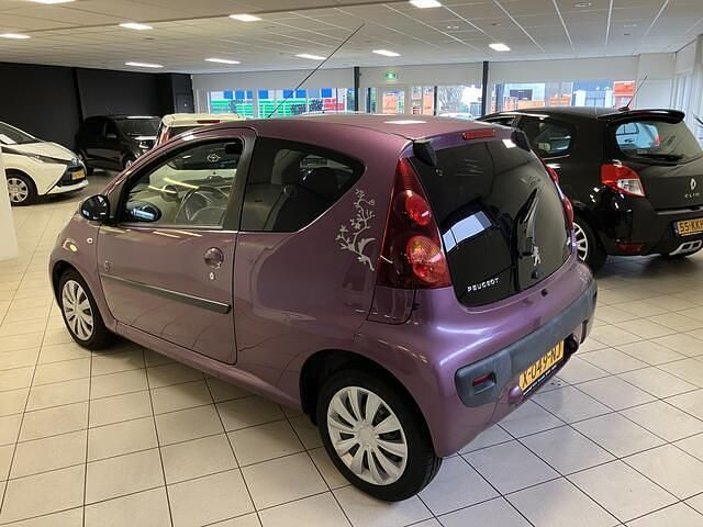 Occasion Peugeot 107 Envy 68 PK (50 kW) 2012 Paars (metallic) Hatchback