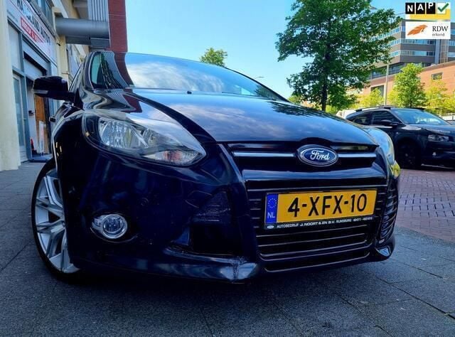 Zwart Gebruikt 2014 Ford Focus Sedan | € 3.750 (Super prijs) - Afbeelding 1/4