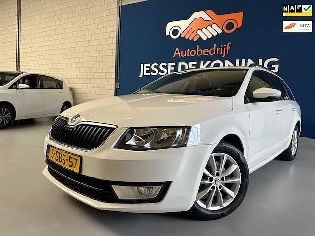 Wit Gebruikt 2013 Skoda Octavia Ambition Stationwagen | € 8.250 (Eerlijke prijs) - Afbeelding 1/4