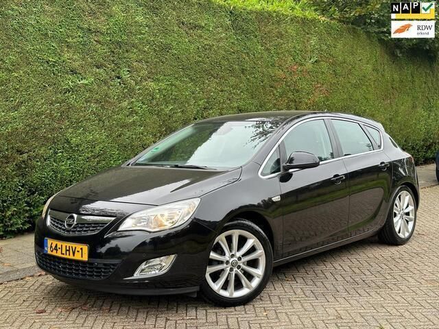Zwart Gebruikt 2010 Opel Astra Cosmo Hatchback | € 5.000 (Iets duurder) - Afbeelding 1/4