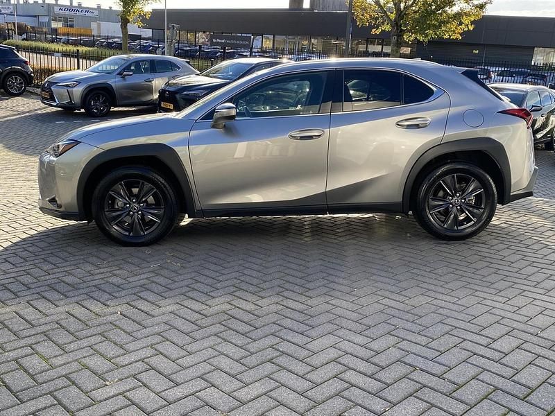 Occasion Lexus UX 184 PK (135 kW) 2023 Grijs SUV