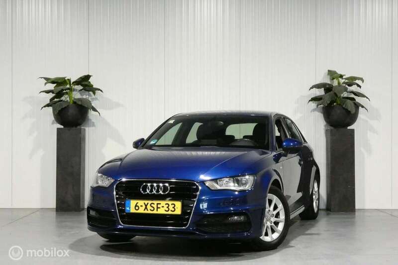 Blauw Gebruikt 2014 Audi A3 Sportback Attraction Hatchback | € 7.999 (Duur) - Afbeelding 1/4