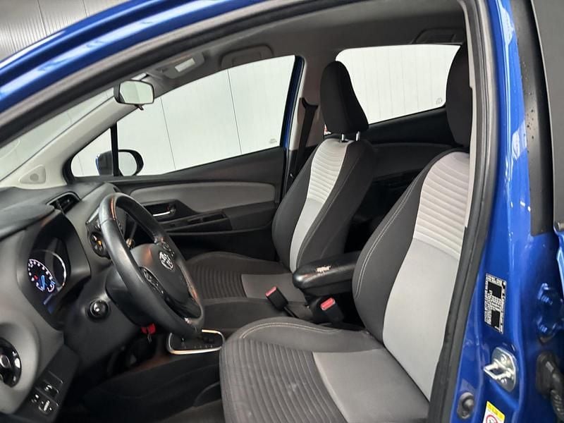 Occasion Toyota Yaris Hybrid Active 101 PK (74 kW) 2019 Blauw Hatchback