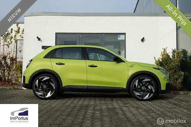 Nieuw Abarth 600e Turismo 175 kW (238 PK) 2025 Groen (parellak) SUV