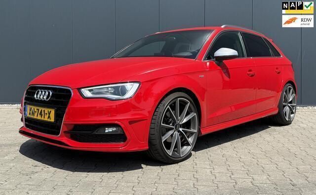 Rood Gebruikt 2013 Audi A3 Sportback S-Line Hatchback | € 14.995 (Iets duurder) - Afbeelding 1/4