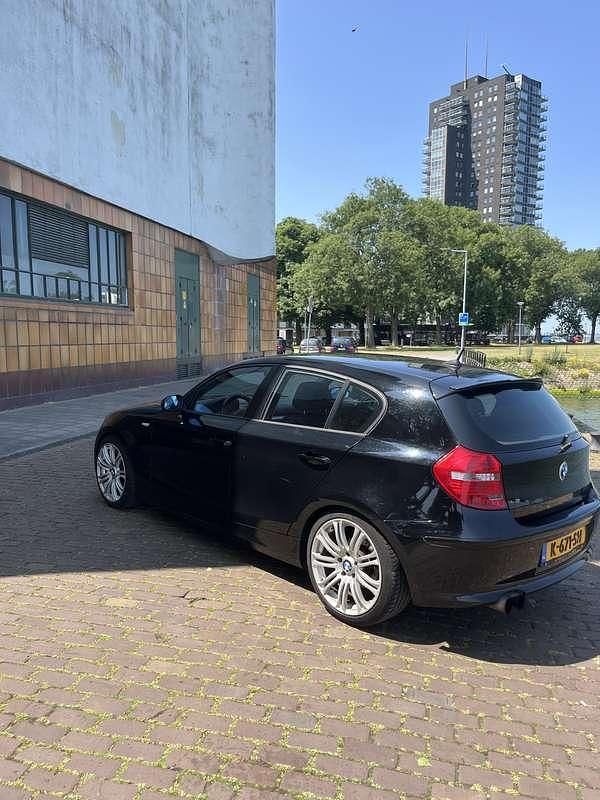Zwart Gebruikt 2007 BMW 116 Hatchback | € 4.000 (Eerlijke prijs) - Afbeelding 1/4
