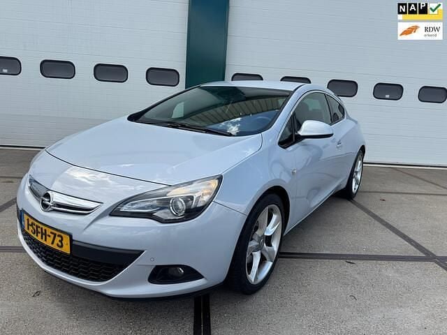 Grijs Gebruikt 2013 Opel Astra GTC Sport Hatchback | € 6.425 (Eerlijke prijs) - Afbeelding 1/4