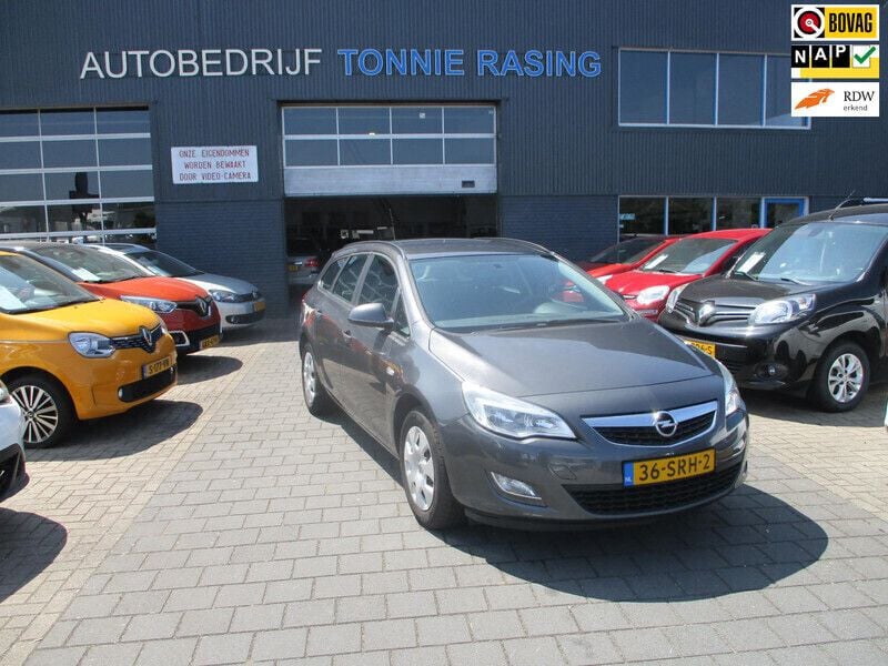 Grijs Gebruikt 2011 Opel Astra Edition Stationwagen | € 2.740 (Goede deal) - Afbeelding 1/4