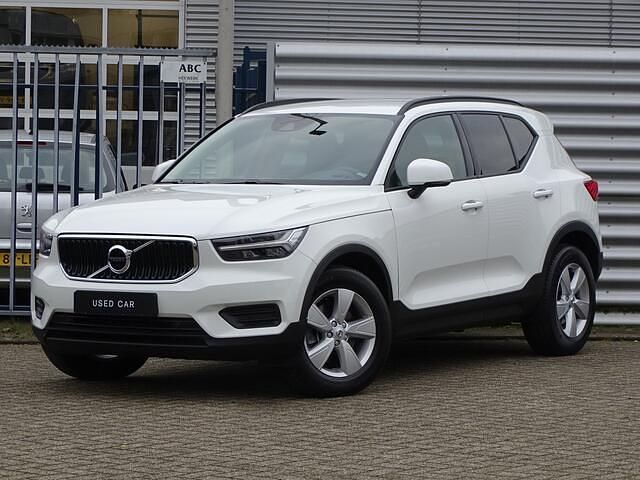Wit Gebruikt 2018 Volvo XC40 Momentum SUV | € 28.940 (Eerlijke prijs) - Afbeelding 1/4