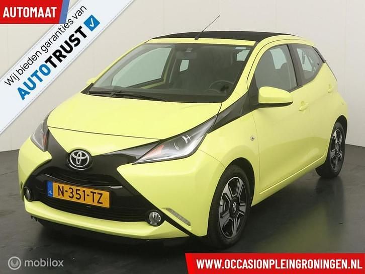 Geel Gebruikt 2017 Toyota Aygo X-cite Hatchback | € 10.950 (Goede deal) - Afbeelding 1/4