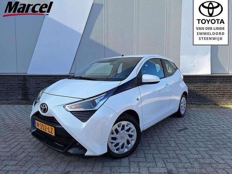 Wit Gebruikt 2022 Toyota Aygo X-play Hatchback | € 11.300 (Super prijs) - Afbeelding 1/3
