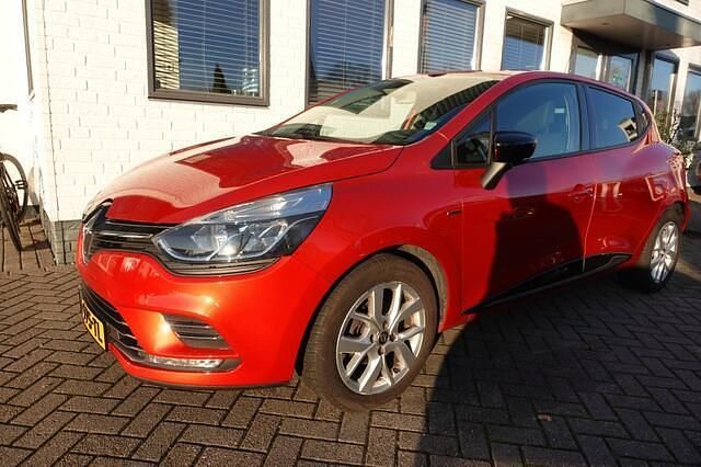 Rood Gebruikt 2019 Renault Clio IV LIMITED Hatchback | € 10.950 (Eerlijke prijs) - Afbeelding 1/4